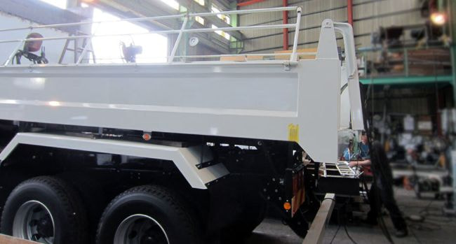 修理・整備 特殊車両メーカーのサービス工場